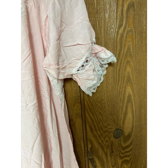 Vintage Pink Nightgown with Lace Trim Silky Feel NO TAGS - Picture 7 of 9